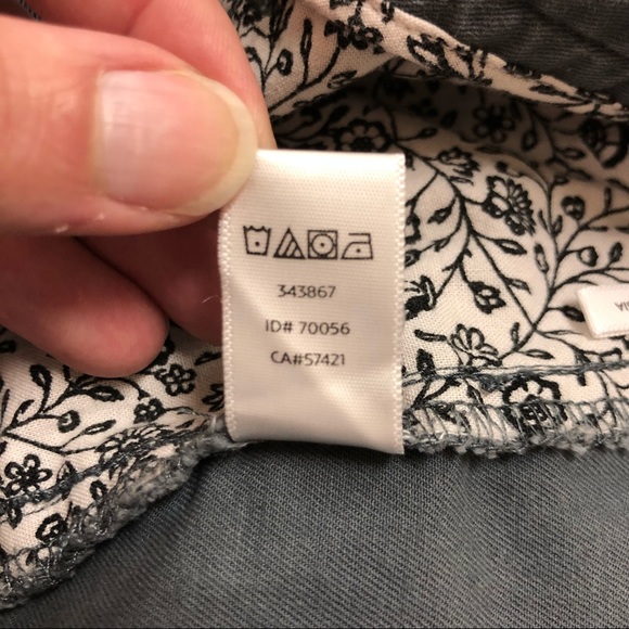 LOFT Relaxed Skinny Cropped Twill Pants - Picture 7 of 7